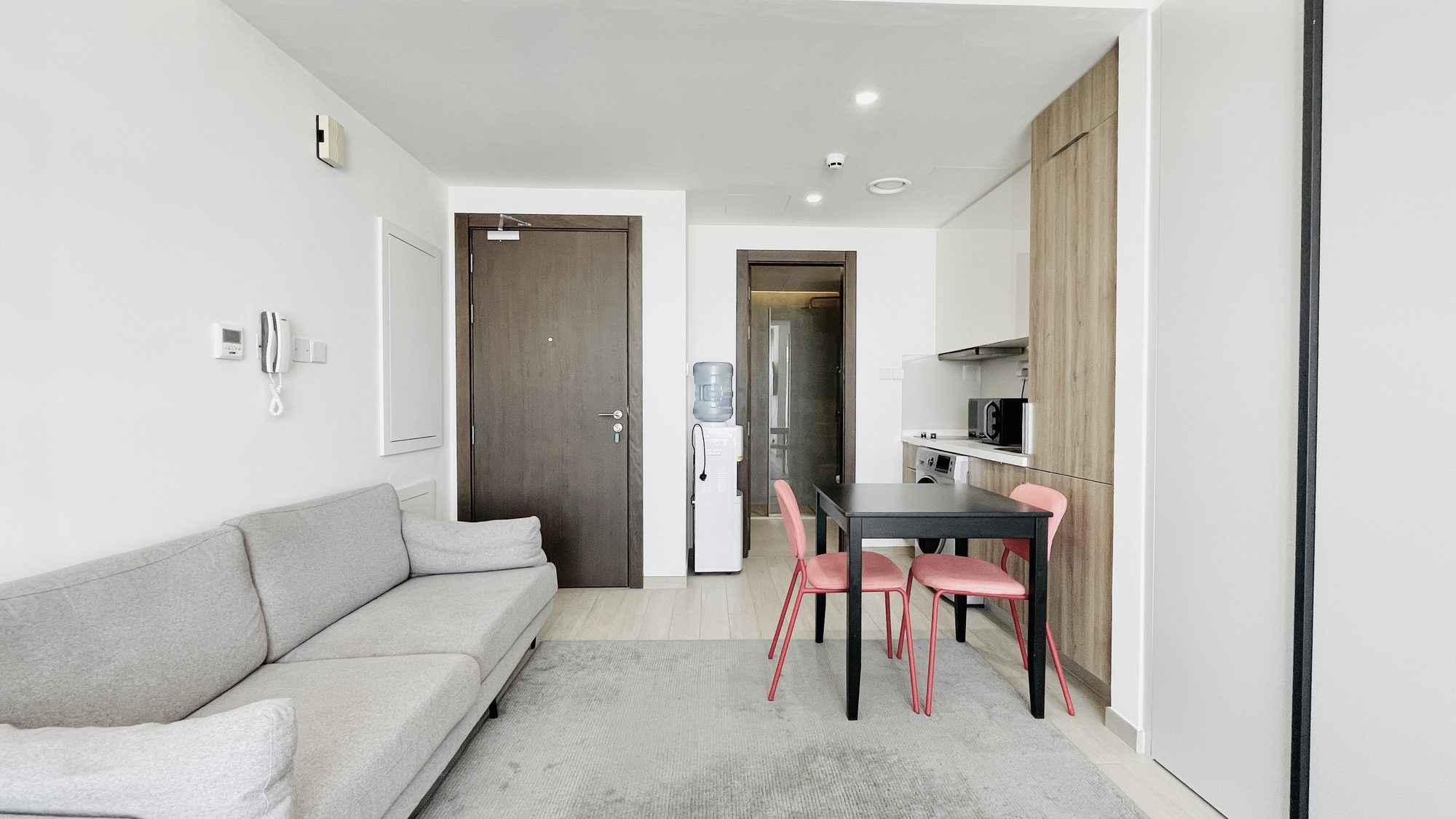 One-Bedroom Apartment with Pool and Gym Access