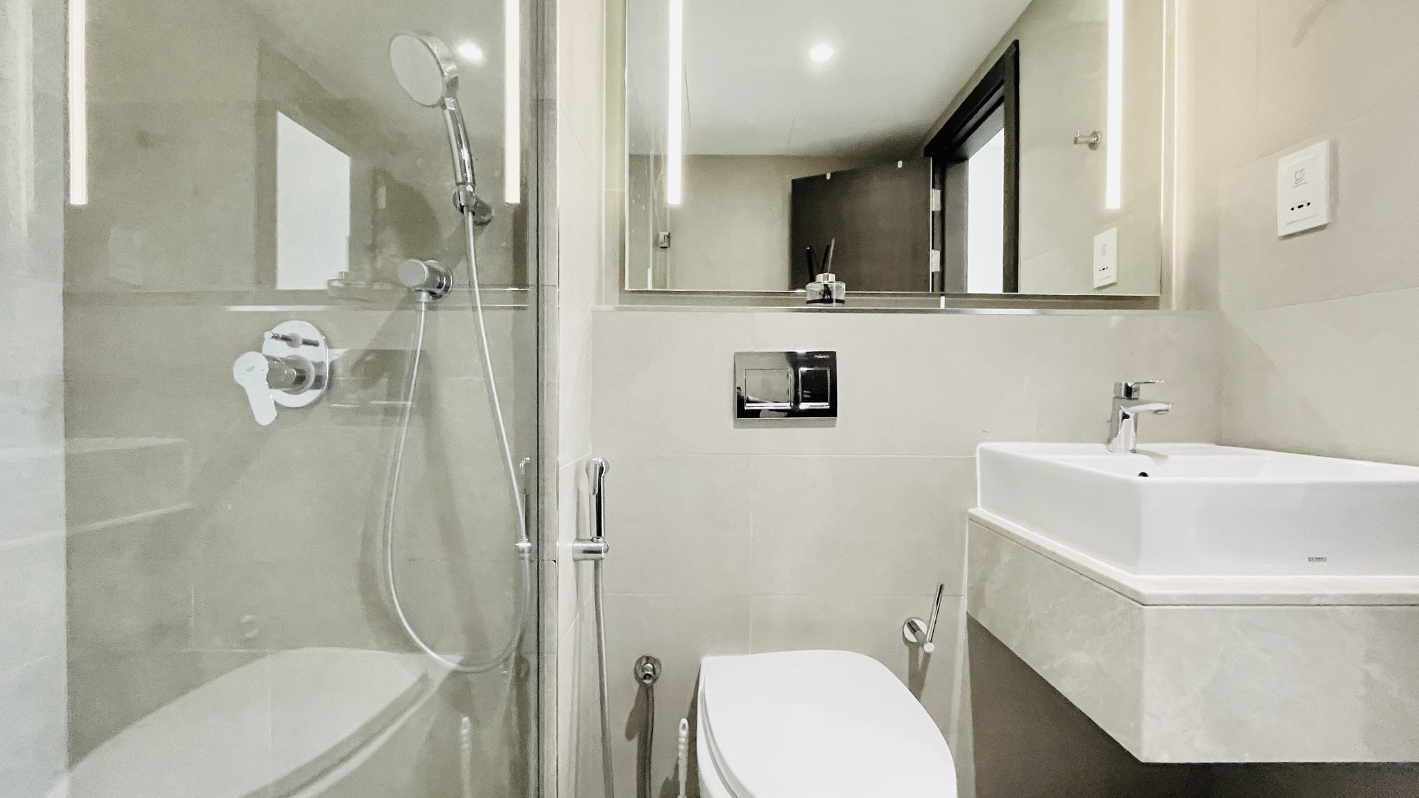 One-Bedroom Apartment with Pool and Gym Access