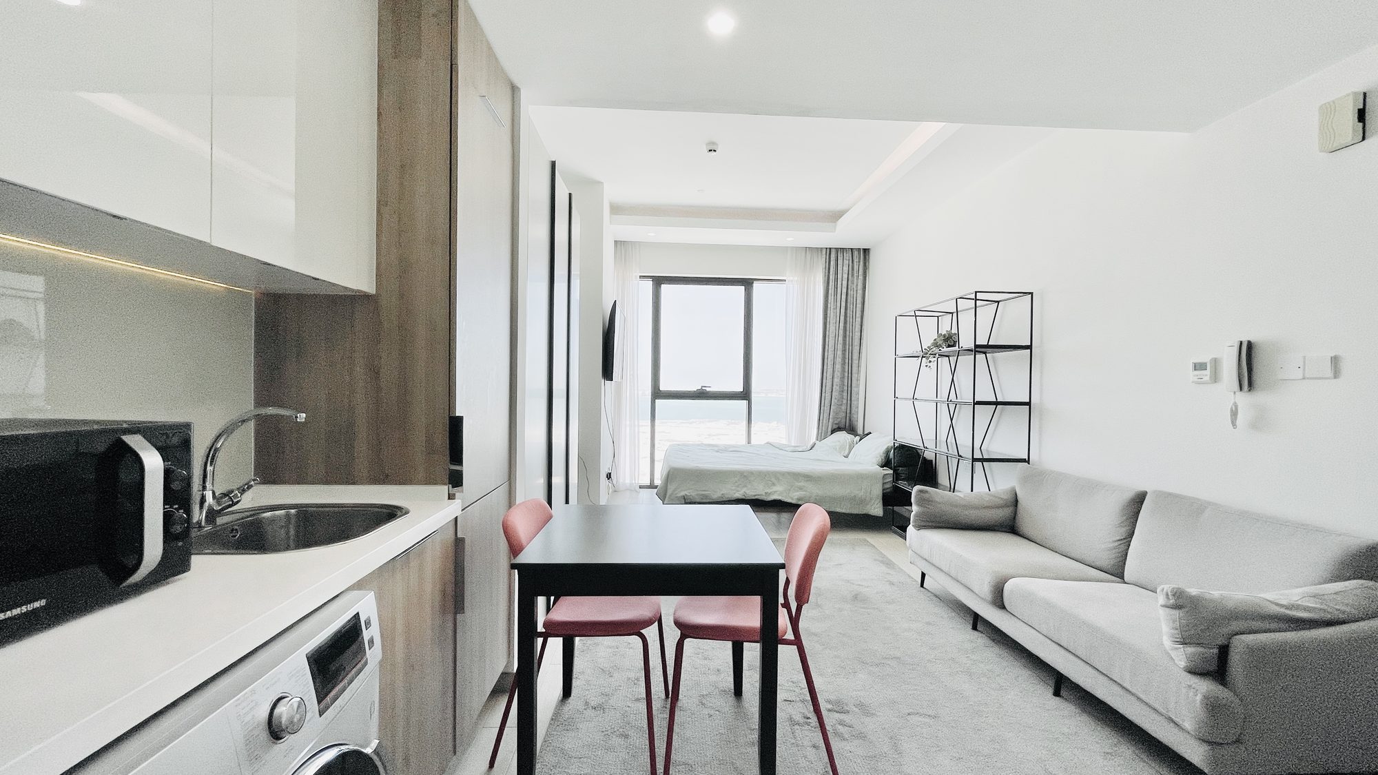 One-Bedroom Apartment with Pool and Gym Access