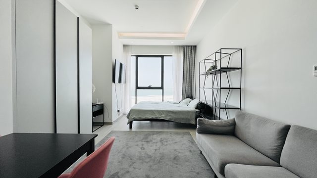 One-Bedroom Apartment with Pool and Gym Access