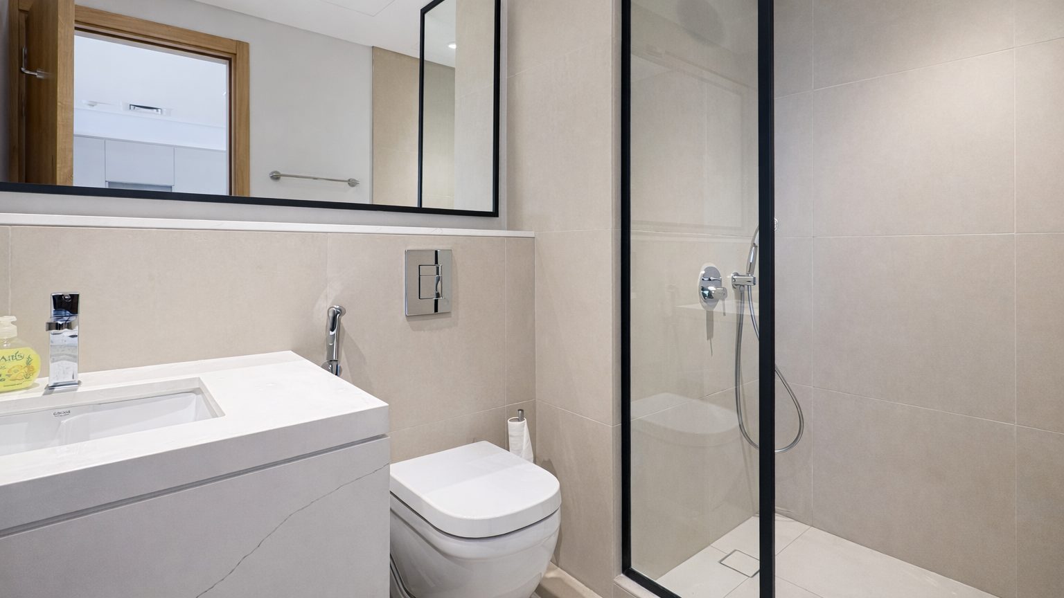 One Bedroom Apartment With Parking