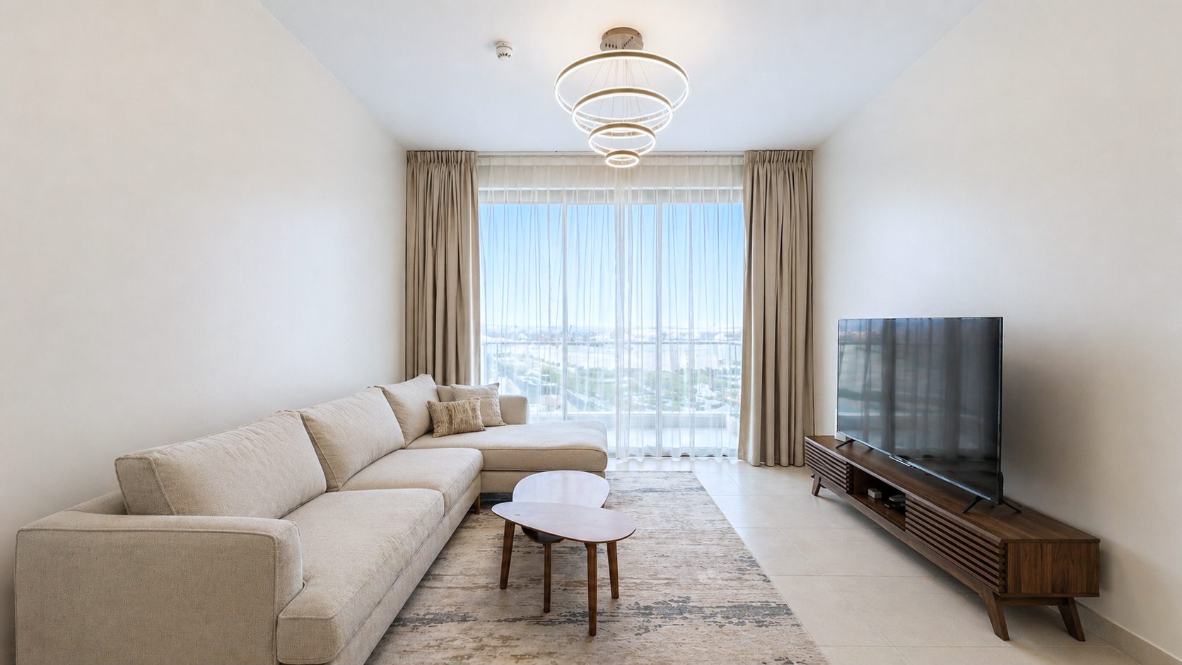 One-Bedroom Apartment with Gym and Pool Access