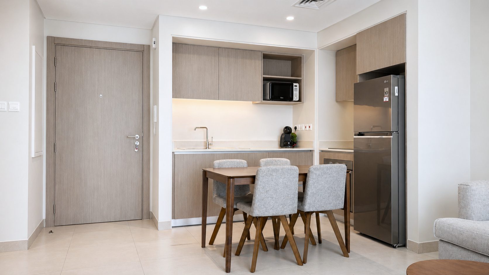 One-Bedroom Apartment with Gym and Pool Access
