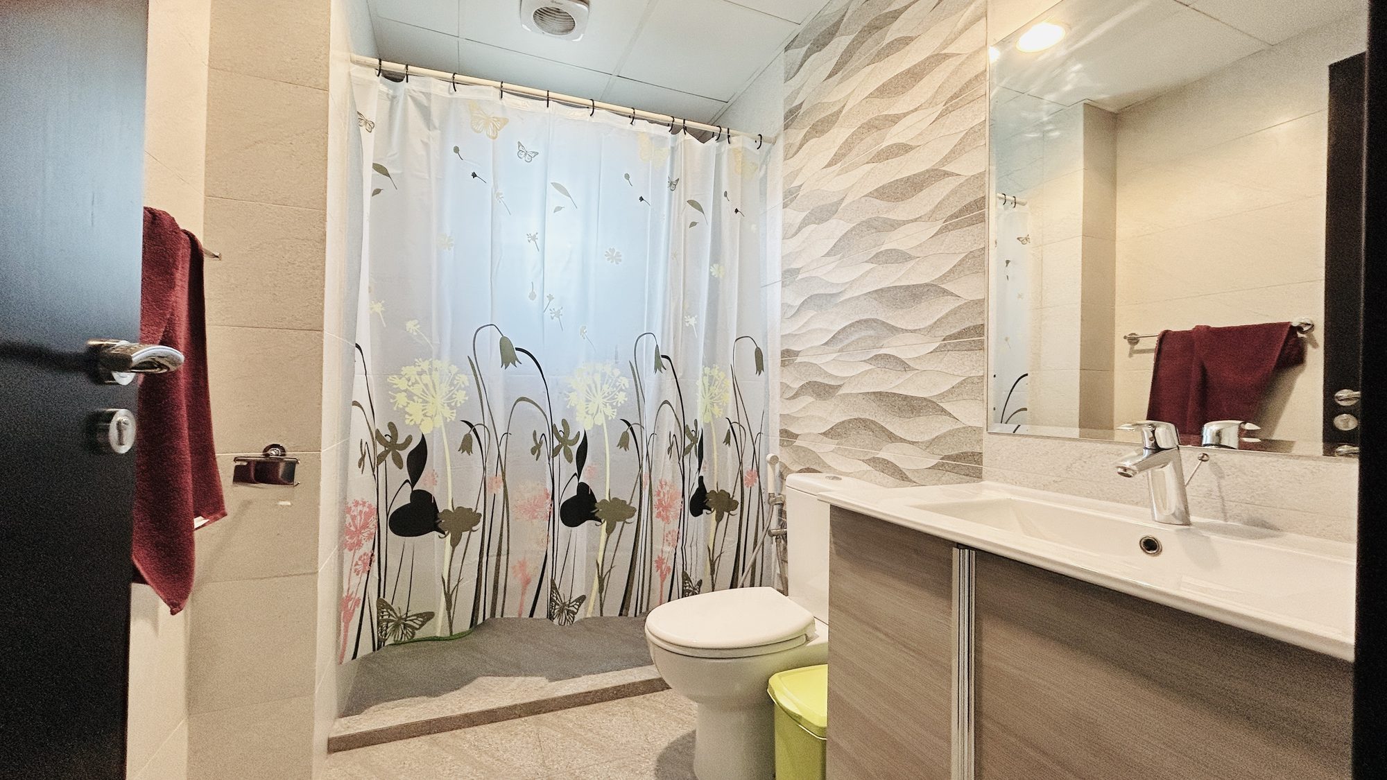 Two-Bedroom Apartment with Pool and Gym Access