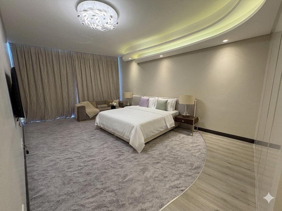 2-Bedroom Apartment with Study and Water Views