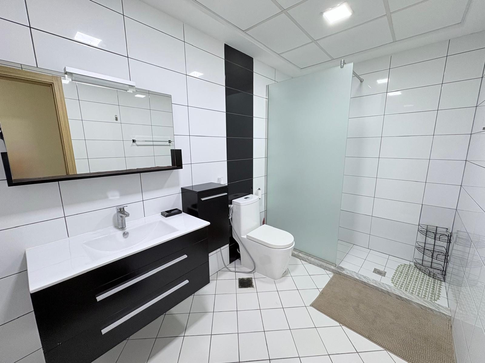 Three Bedroom Apartment with Pool and Gym