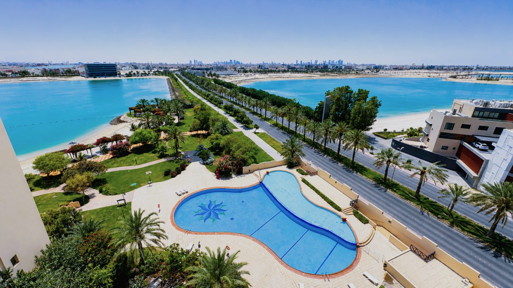 Three Bedroom Apartment with Private Jacuzzi
