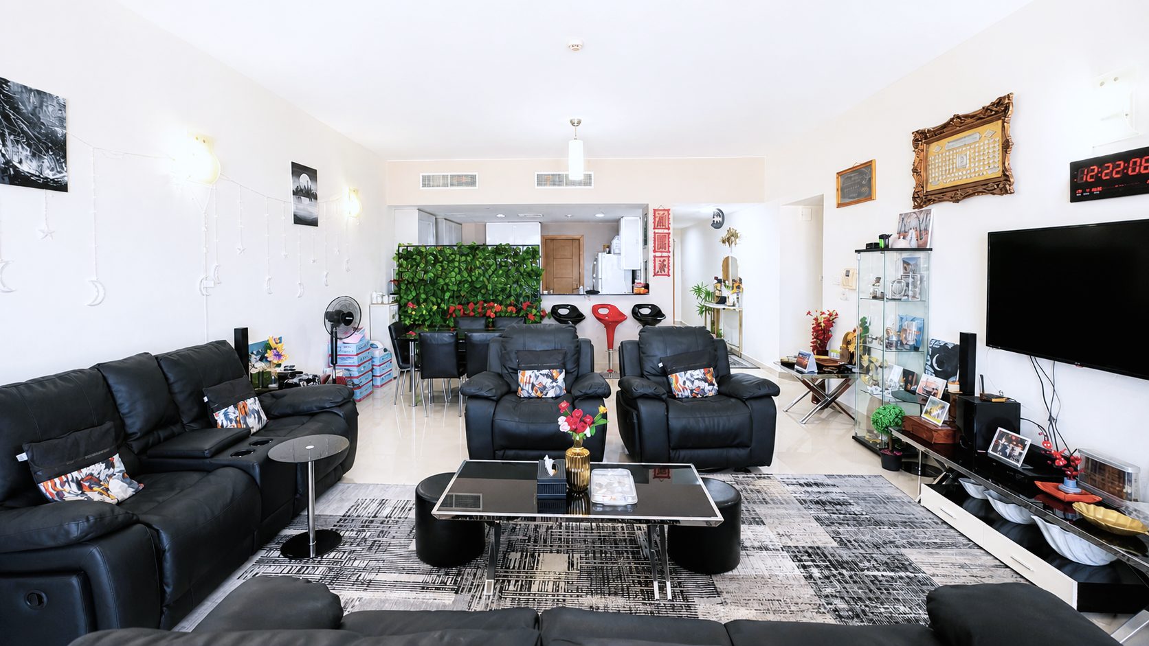 Four Bedroom Apartment with Maid Room