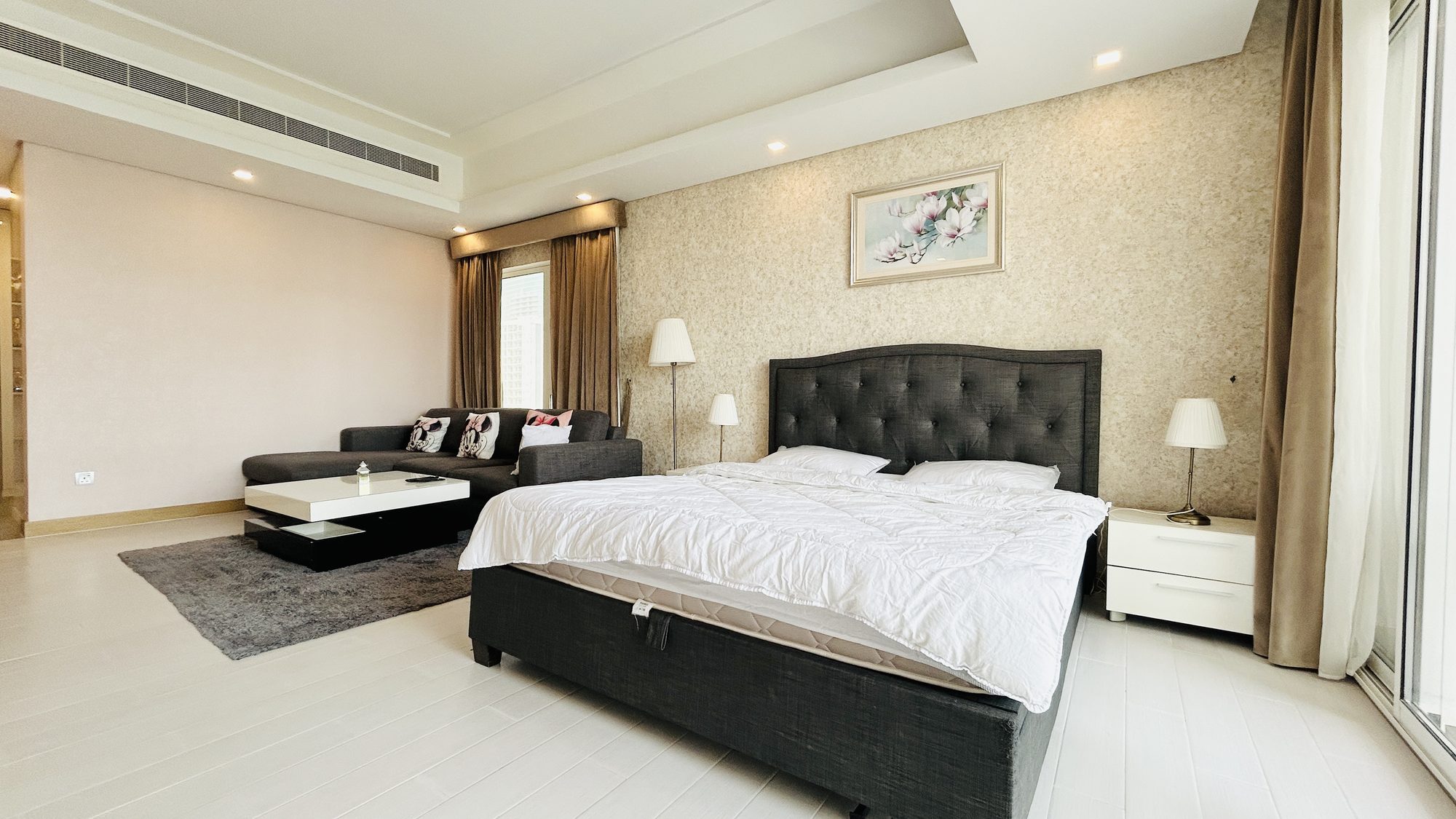 Fully-Furnished Studio Apartment with Balcony