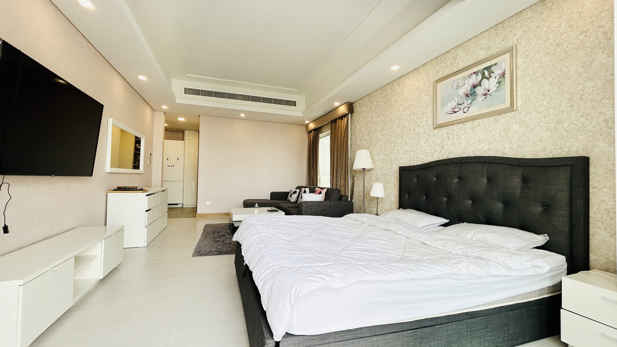 Fully-Furnished Studio Apartment with Balcony