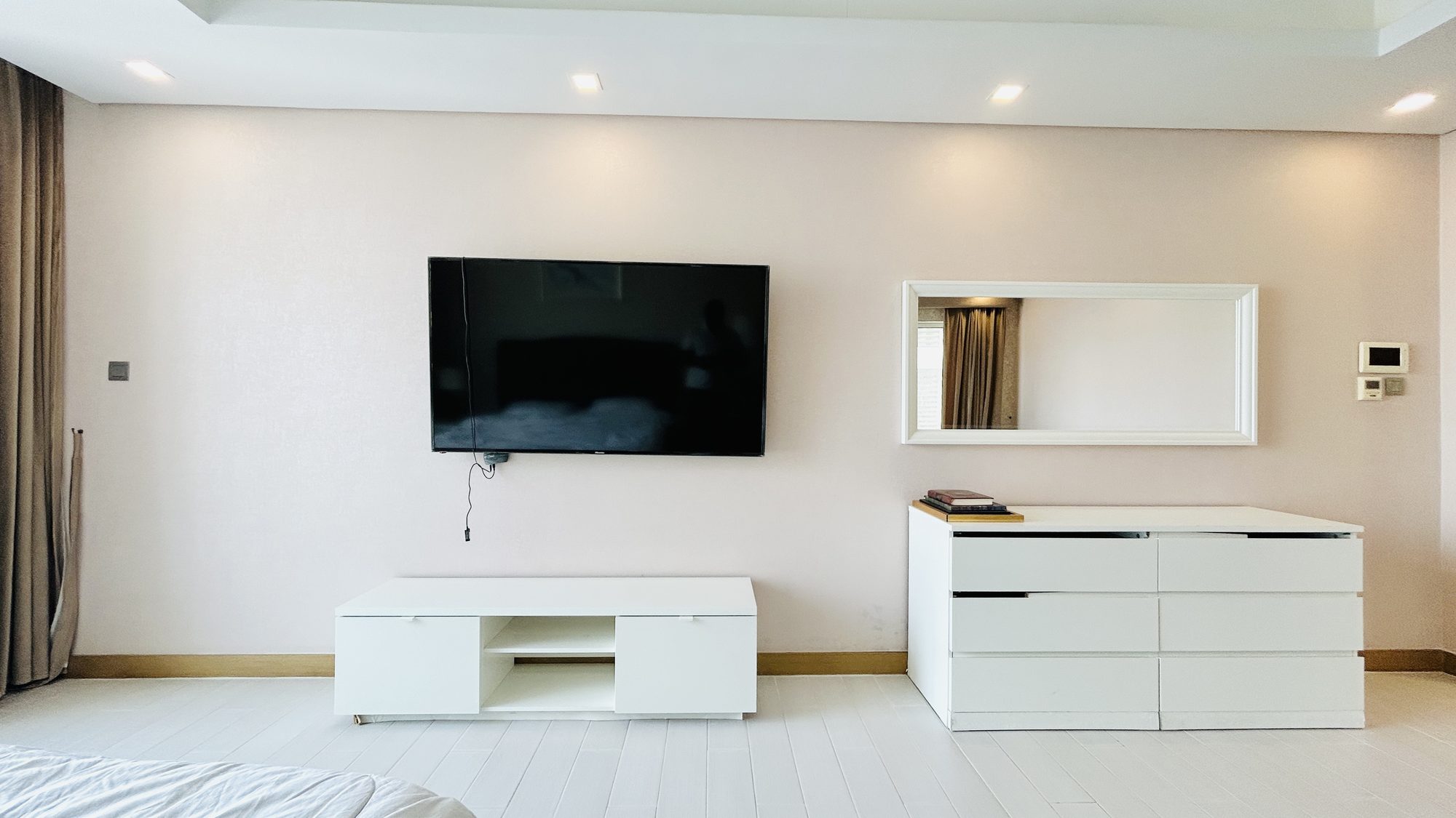 Fully-Furnished Studio Apartment with Balcony