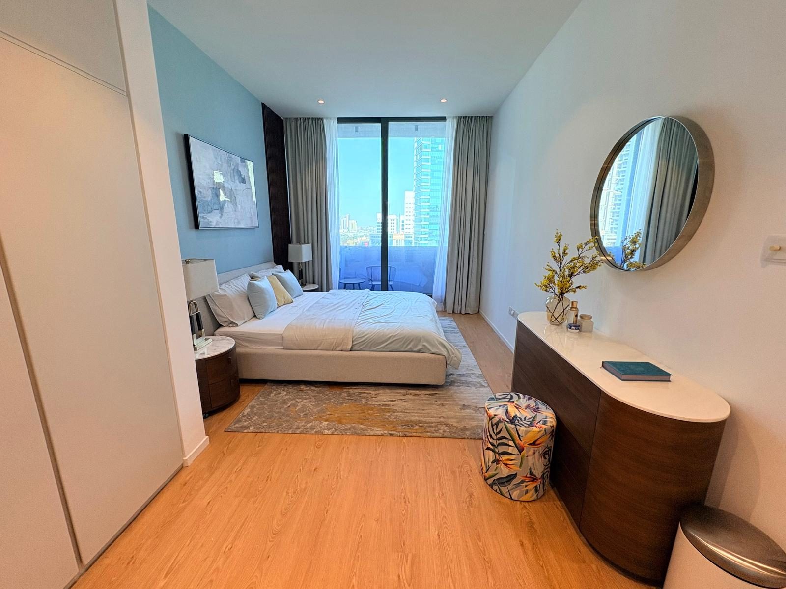 One-Bedroom Apartment with Two Bathrooms and Balcony