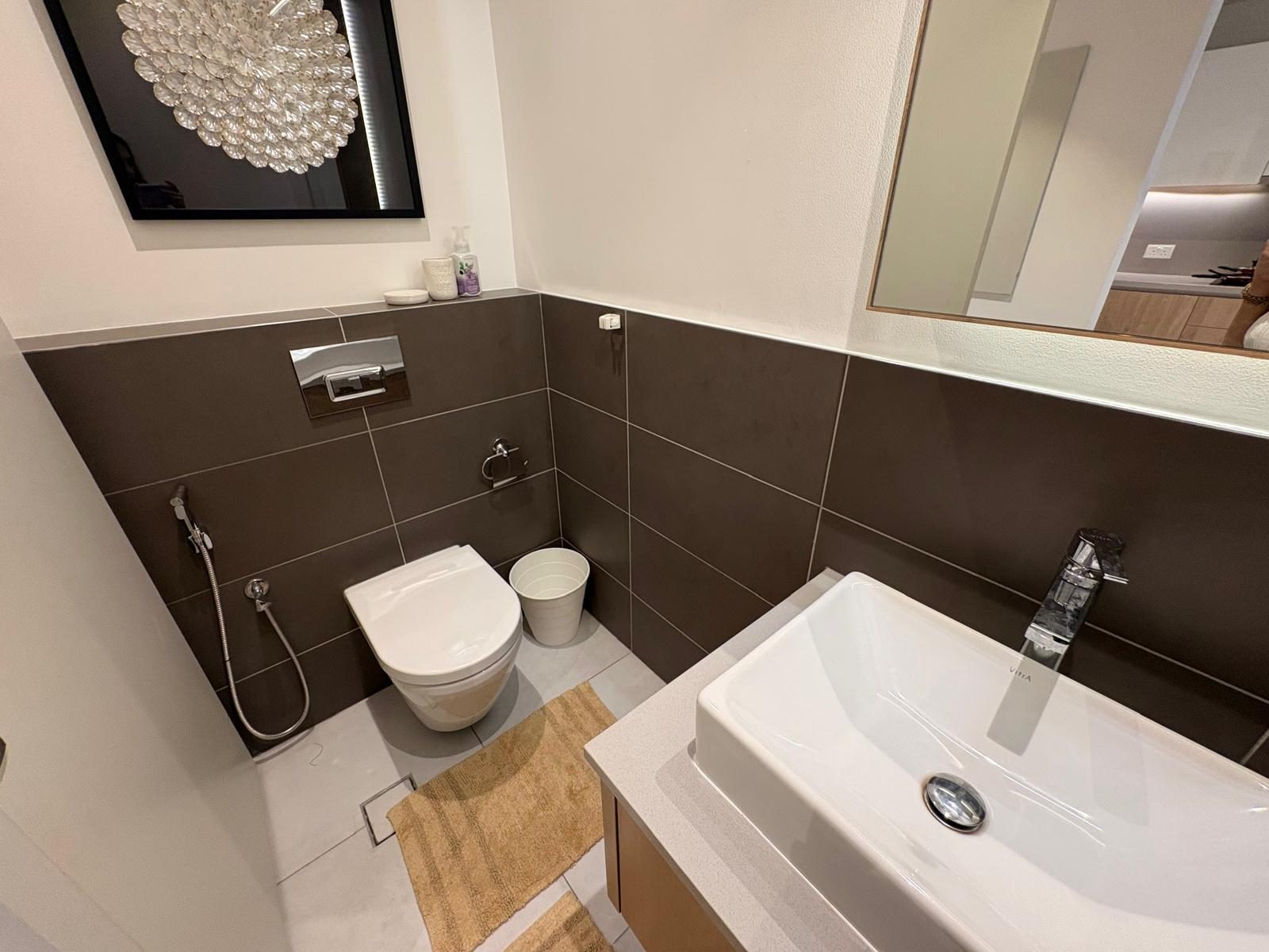 One-Bedroom Apartment with Two Bathrooms and Balcony