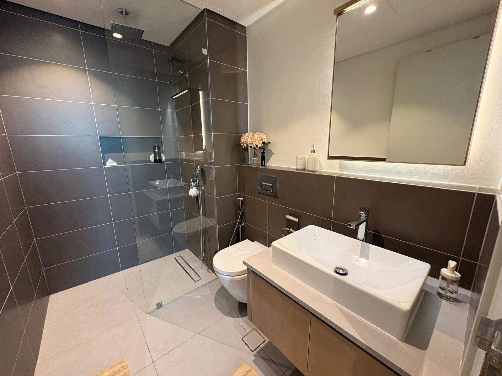 One-Bedroom Apartment with Two Bathrooms and Balcony