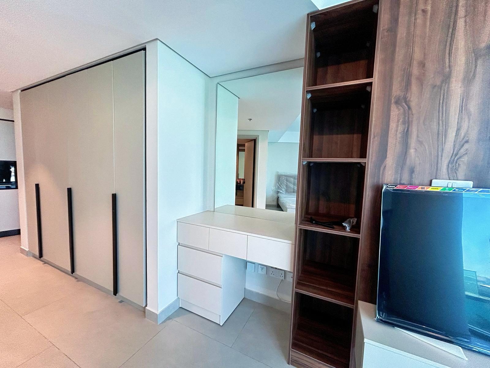 One-Bedroom Flat with Gym and Pool Access