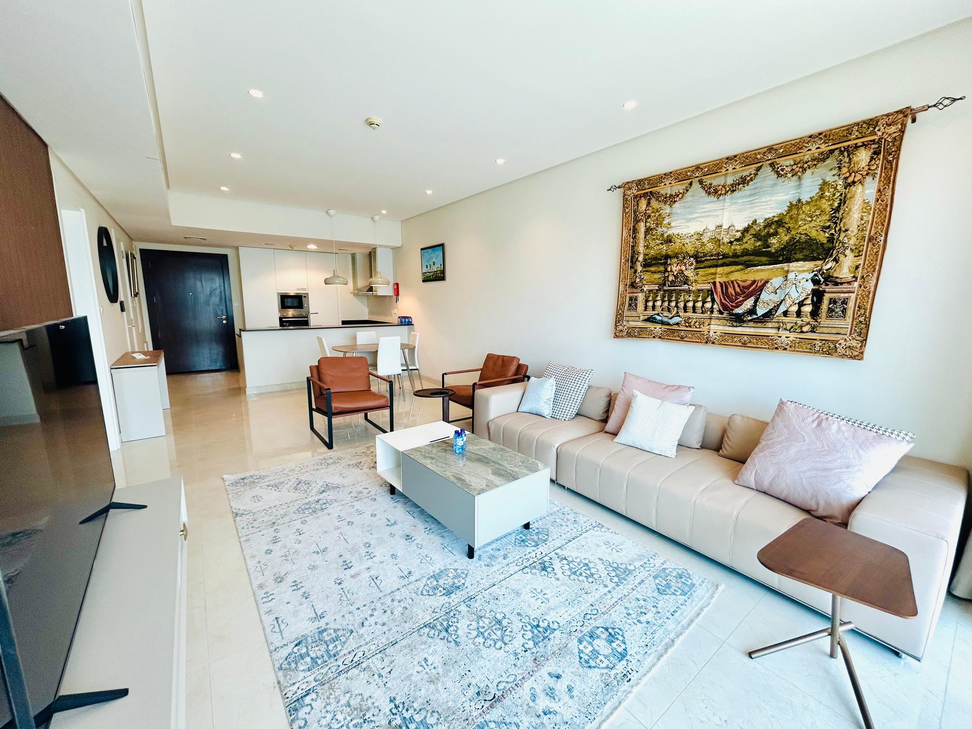 One Bedroom Apartment with Balcony and Pool