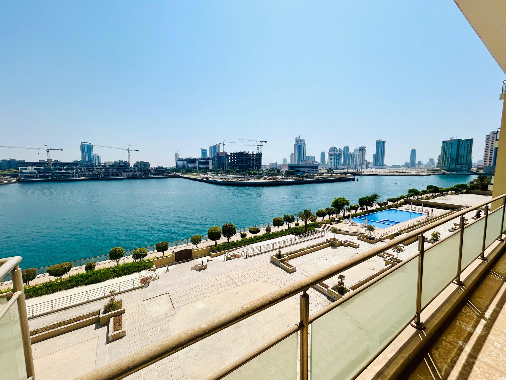 One Bedroom Apartment with Balcony and Pool