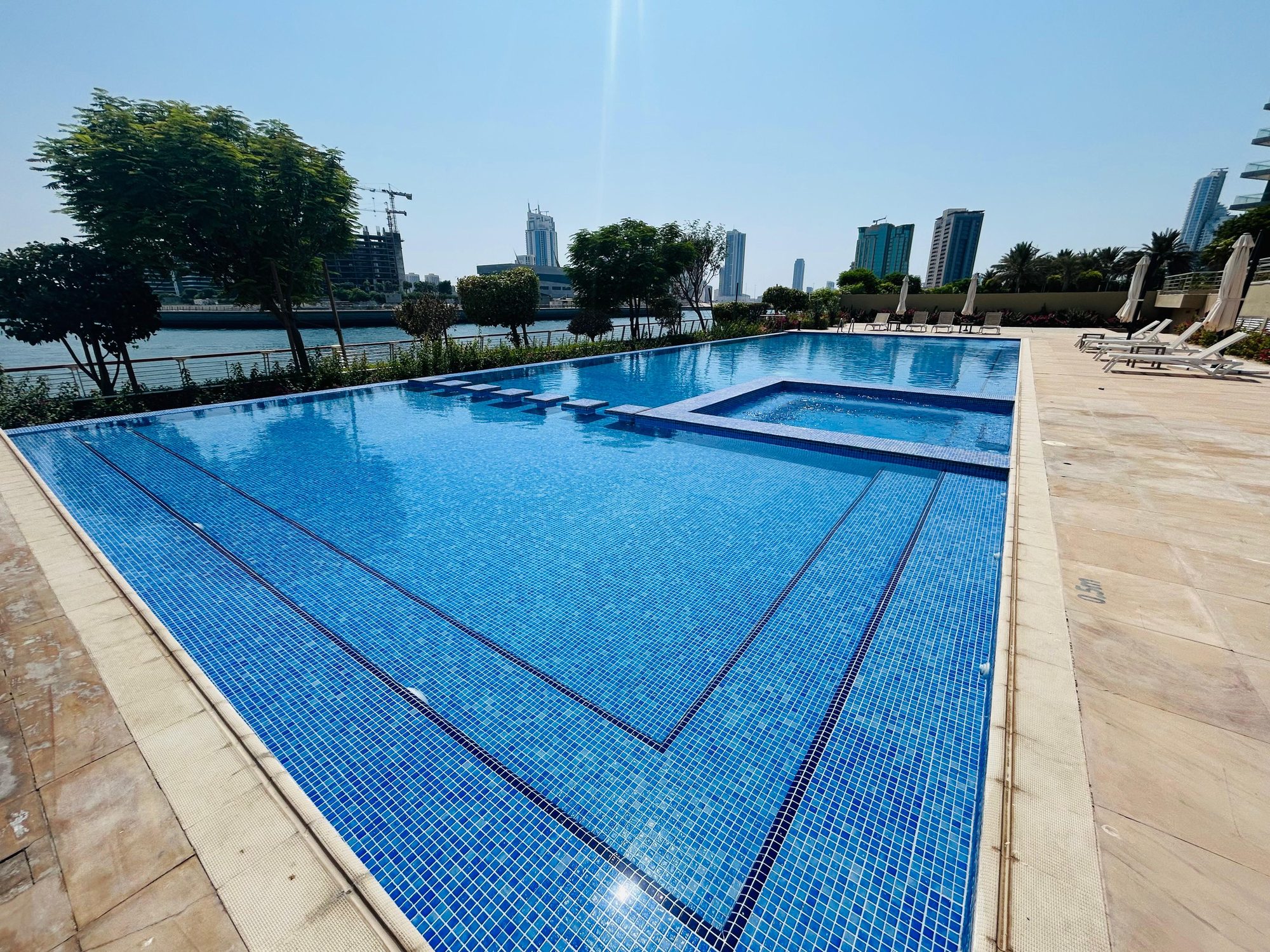 One Bedroom Apartment with Balcony and Pool