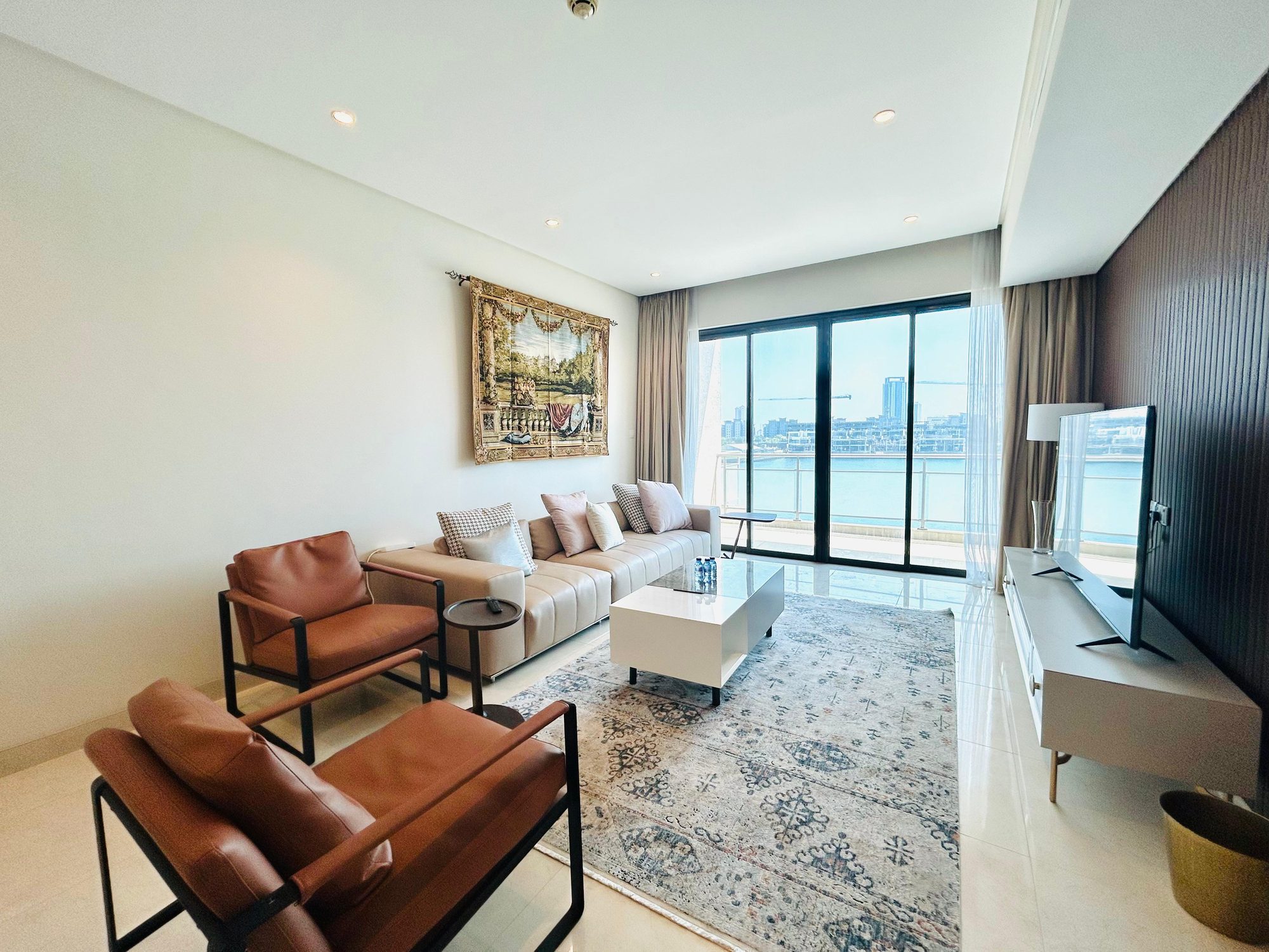 One Bedroom Apartment with Balcony and Pool