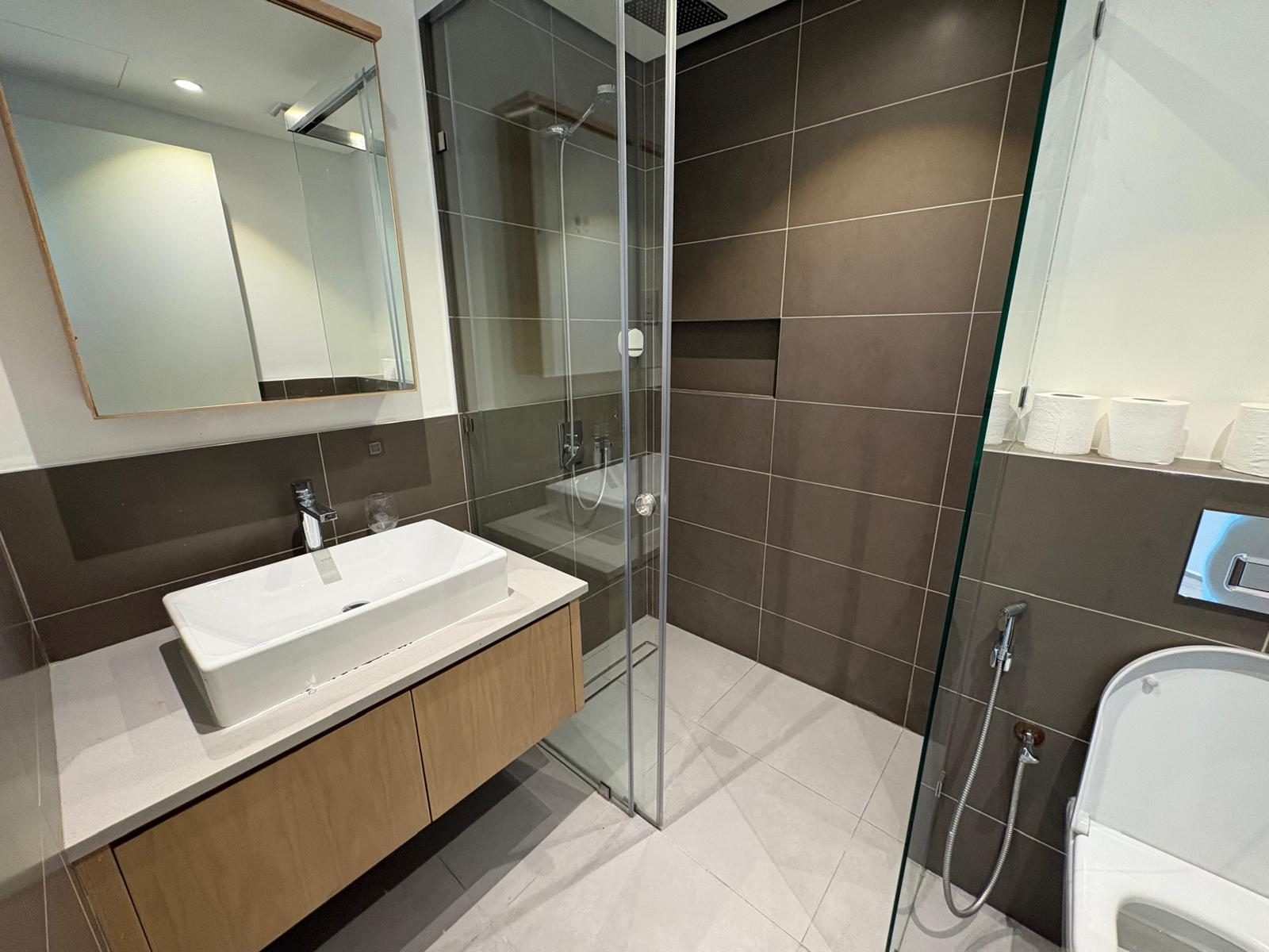 One-Bedroom Apartment with Two Bathrooms and Balcony