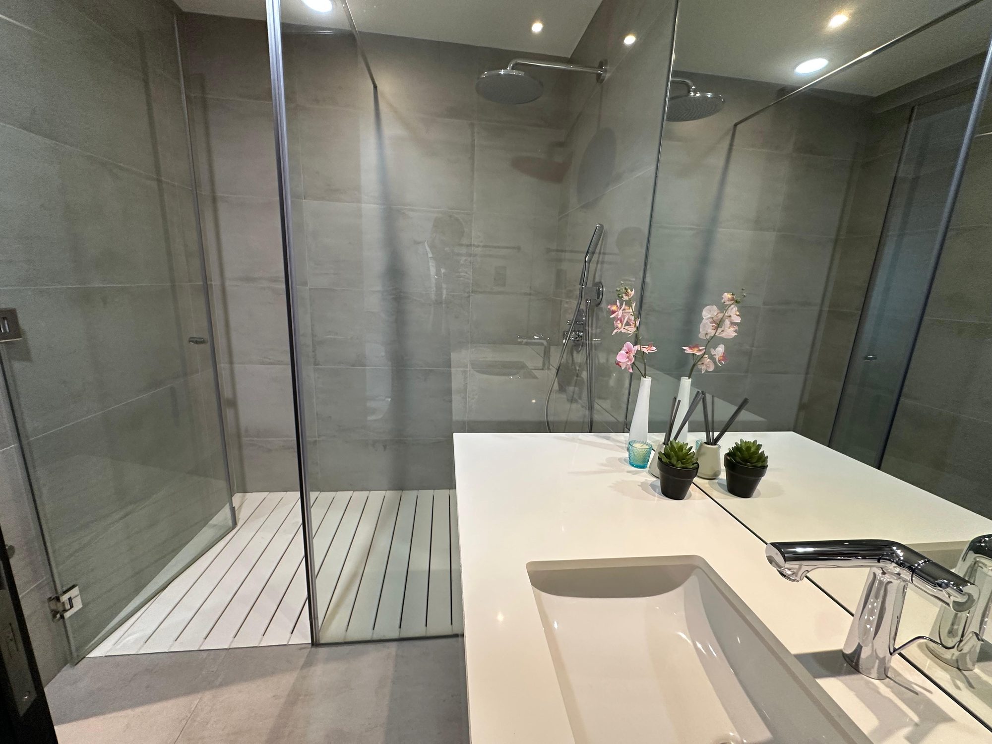 Two-Bedroom Flat with Water Views, Central Manama