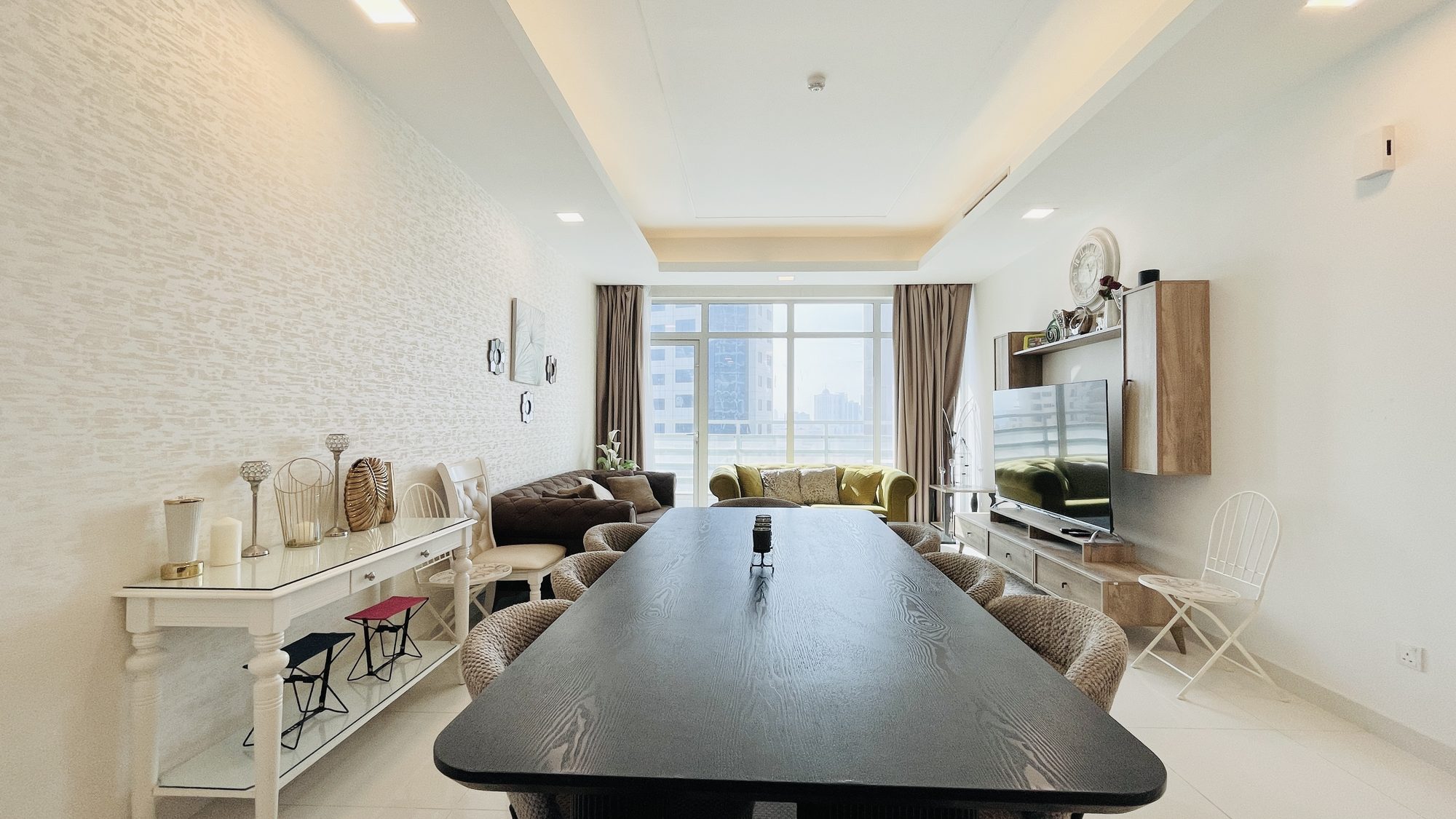 Two-Bedroom Apartment with Pool and Gym