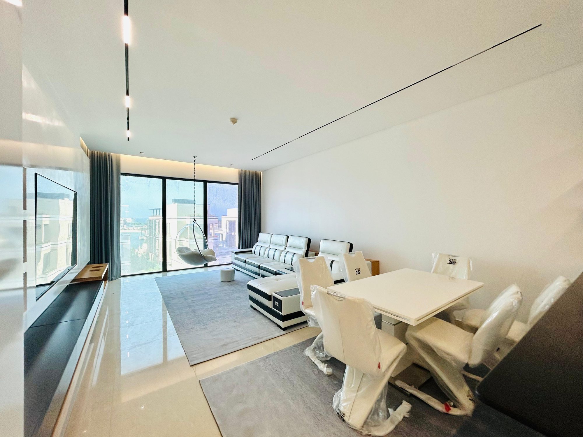 Two-Bedroom Apartment with Parking and Gym