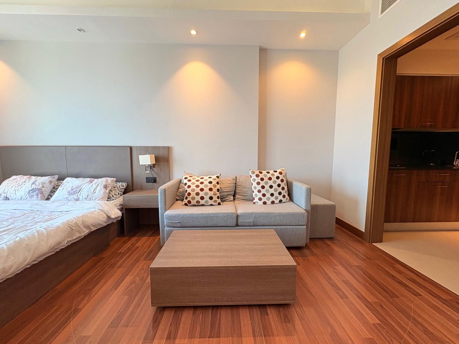 One-Bedroom Apartment with Shared Pool and Gym