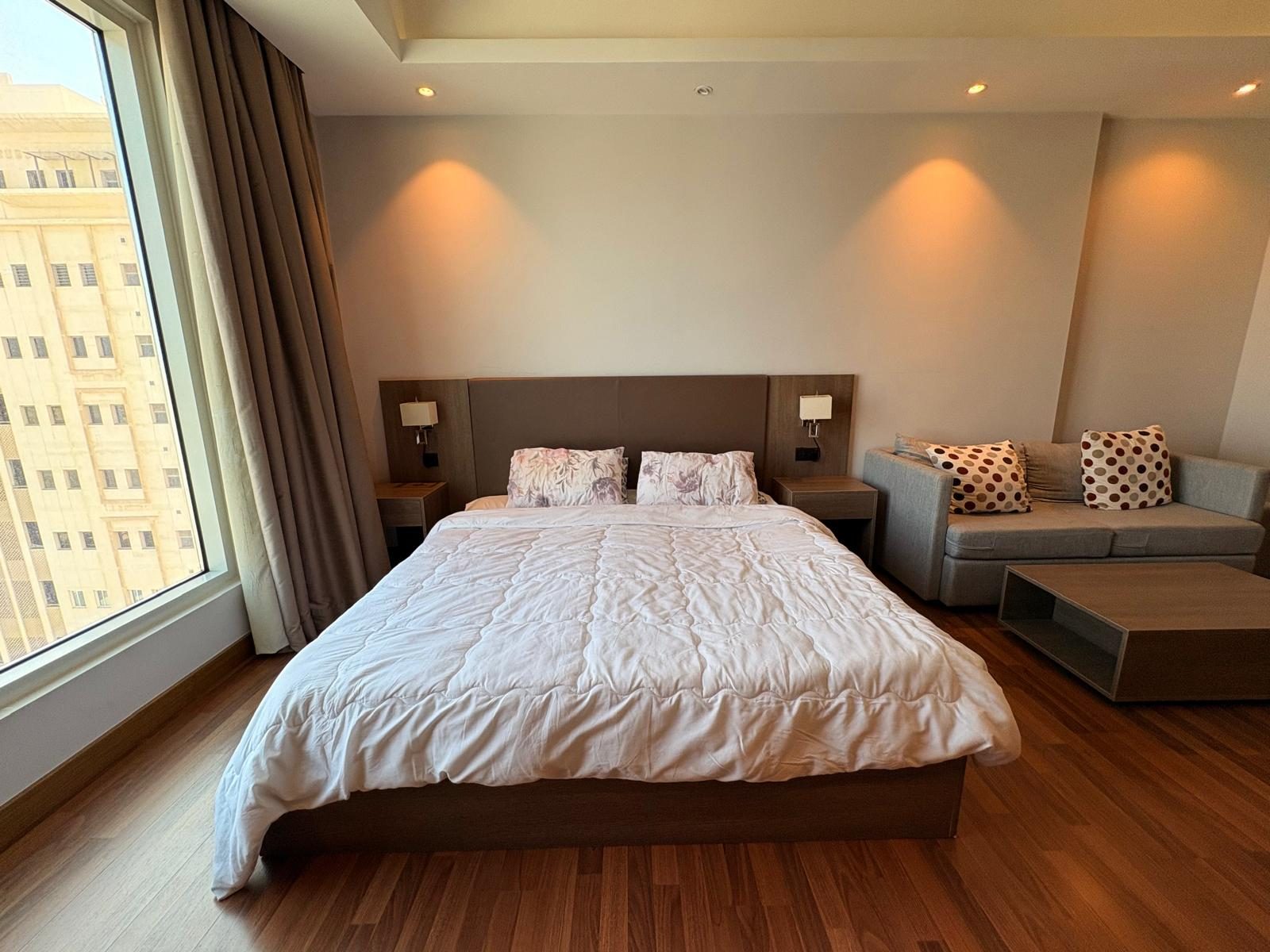 One-Bedroom Apartment with Shared Pool and Gym