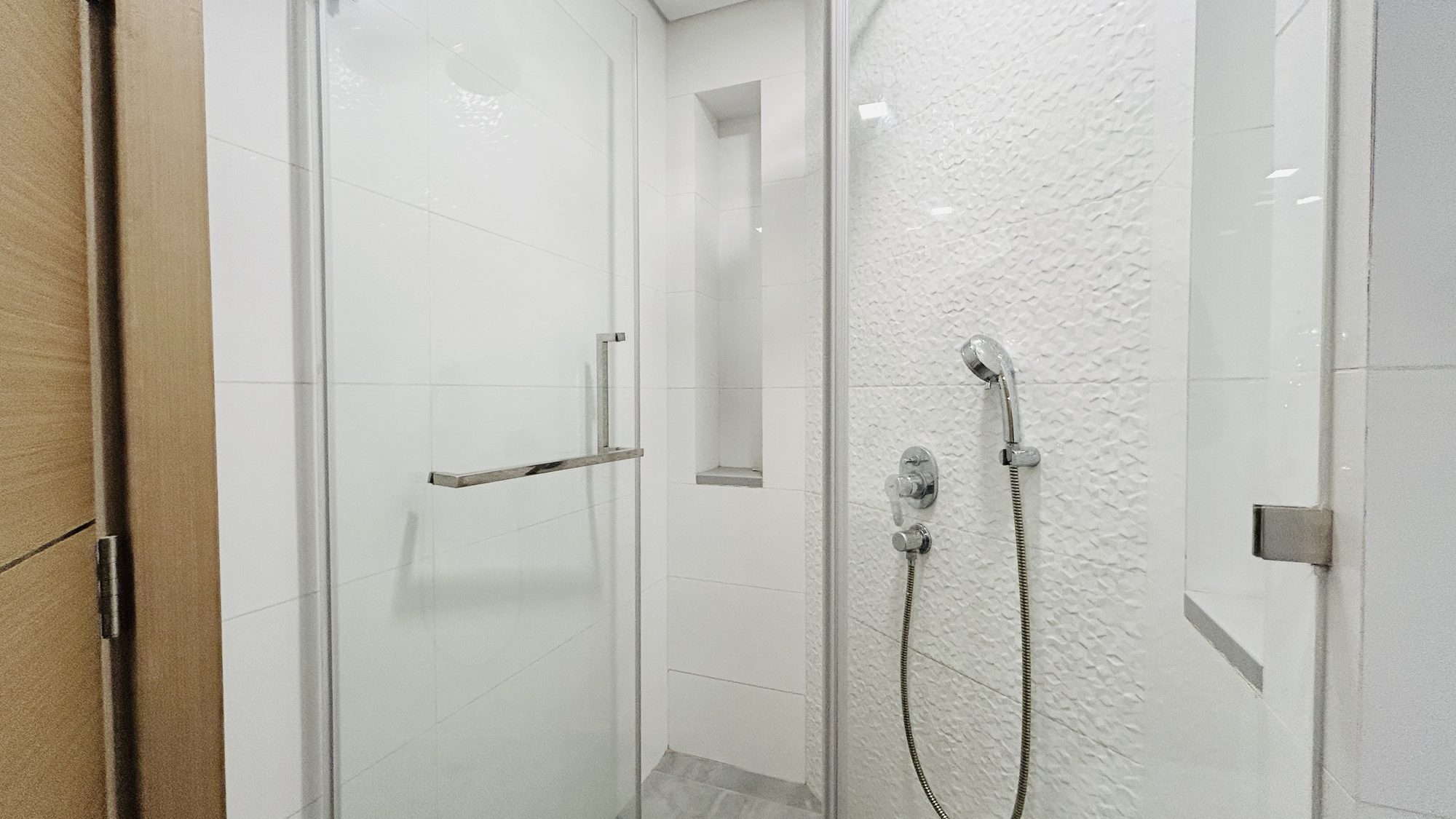 Studio Apartment with Balcony and Pool Access