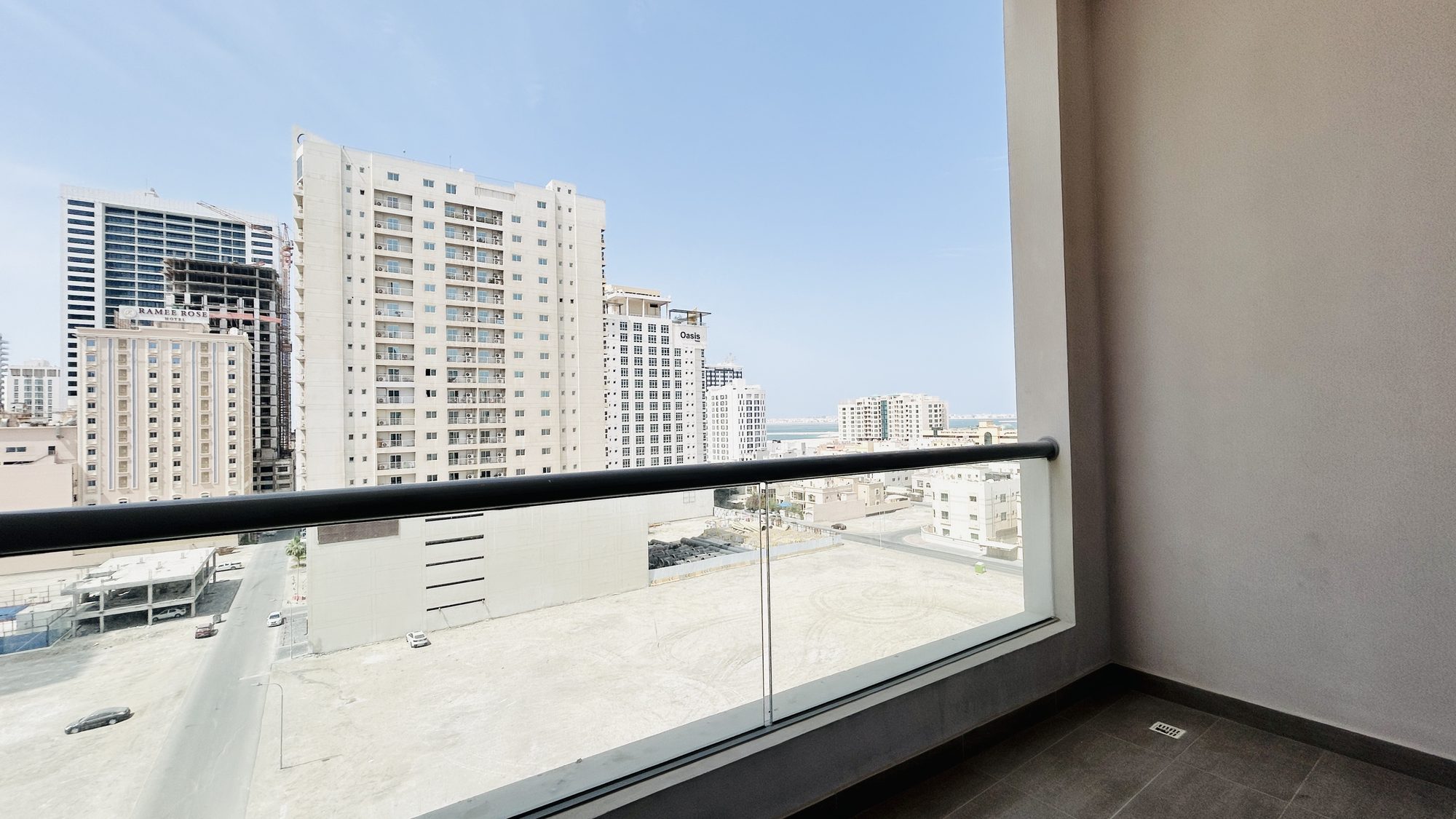 One-Bedroom Apartment with Two Bathrooms and Balcony