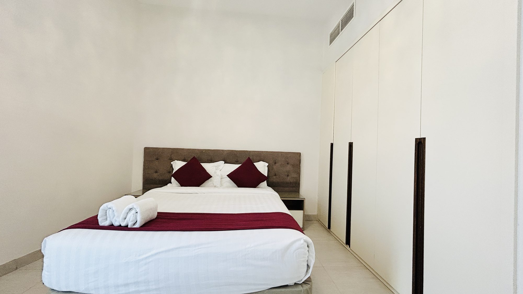 One-Bedroom Apartment with Two Bathrooms and Balcony