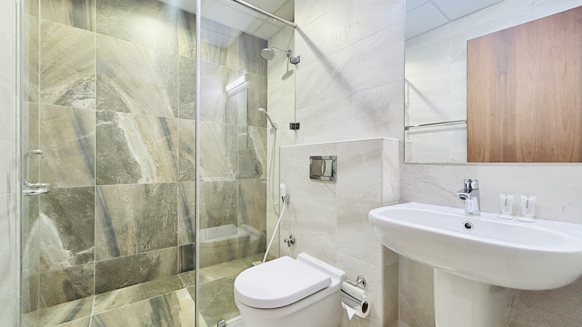 One-Bedroom Apartment with Two Bathrooms and Balcony
