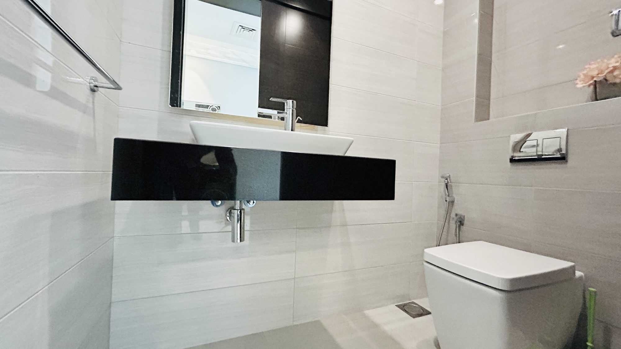 Two-Bedroom Apartment with Pool and Gym Access