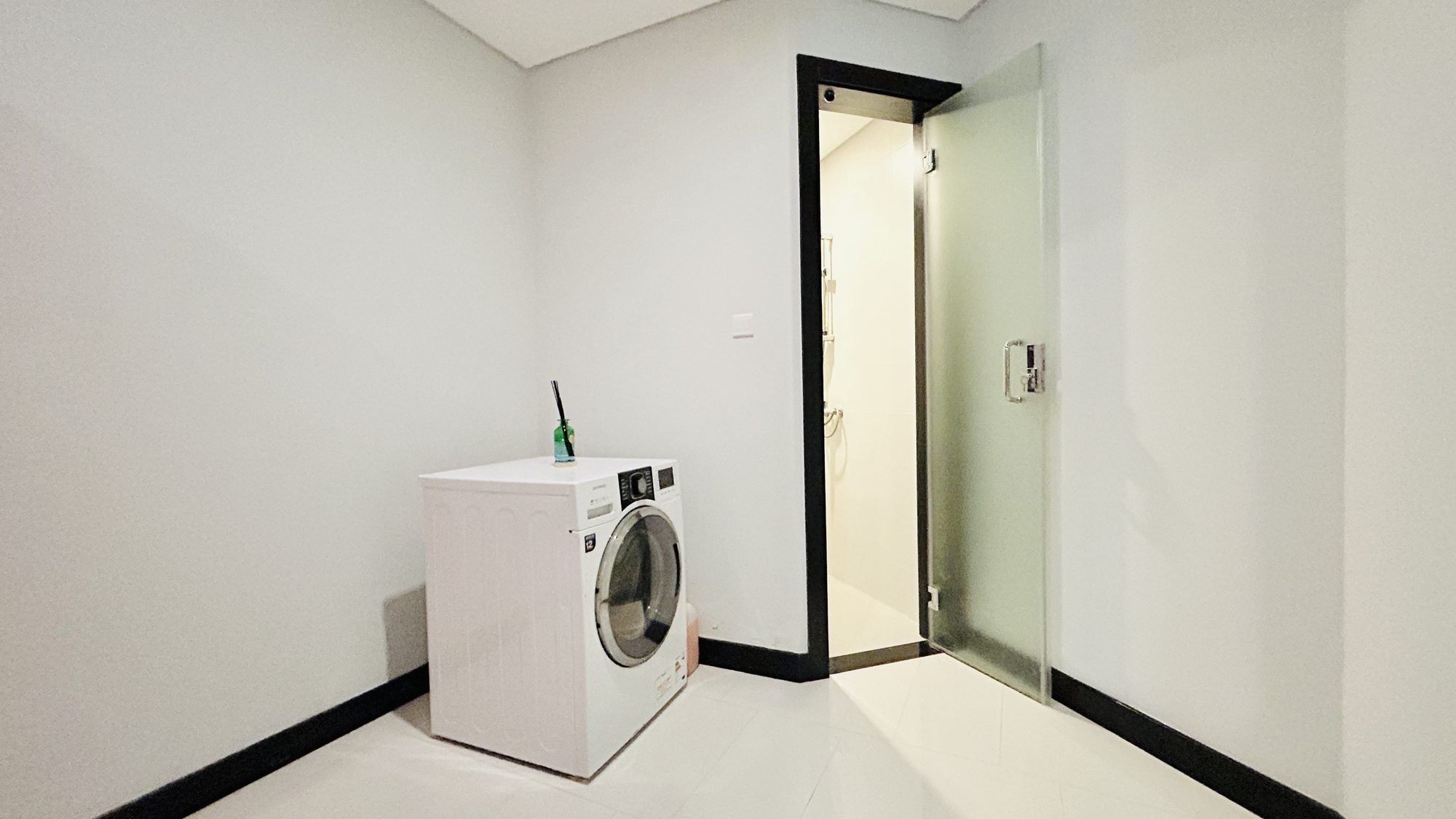 Two-Bedroom Apartment with Pool and Gym Access