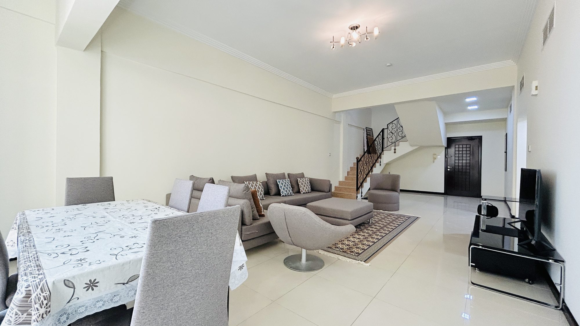 Three-Bedroom Apartment with Pool and Gym