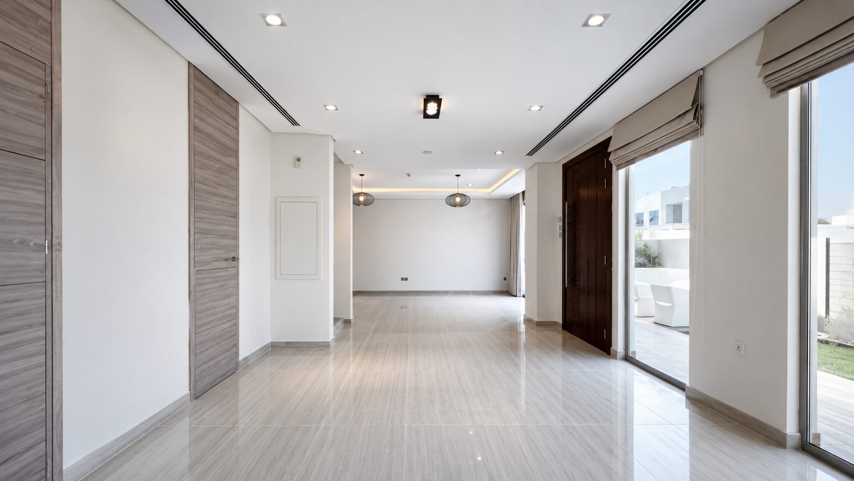 Four-Bedroom Townhouse with Shared Pool and Gym