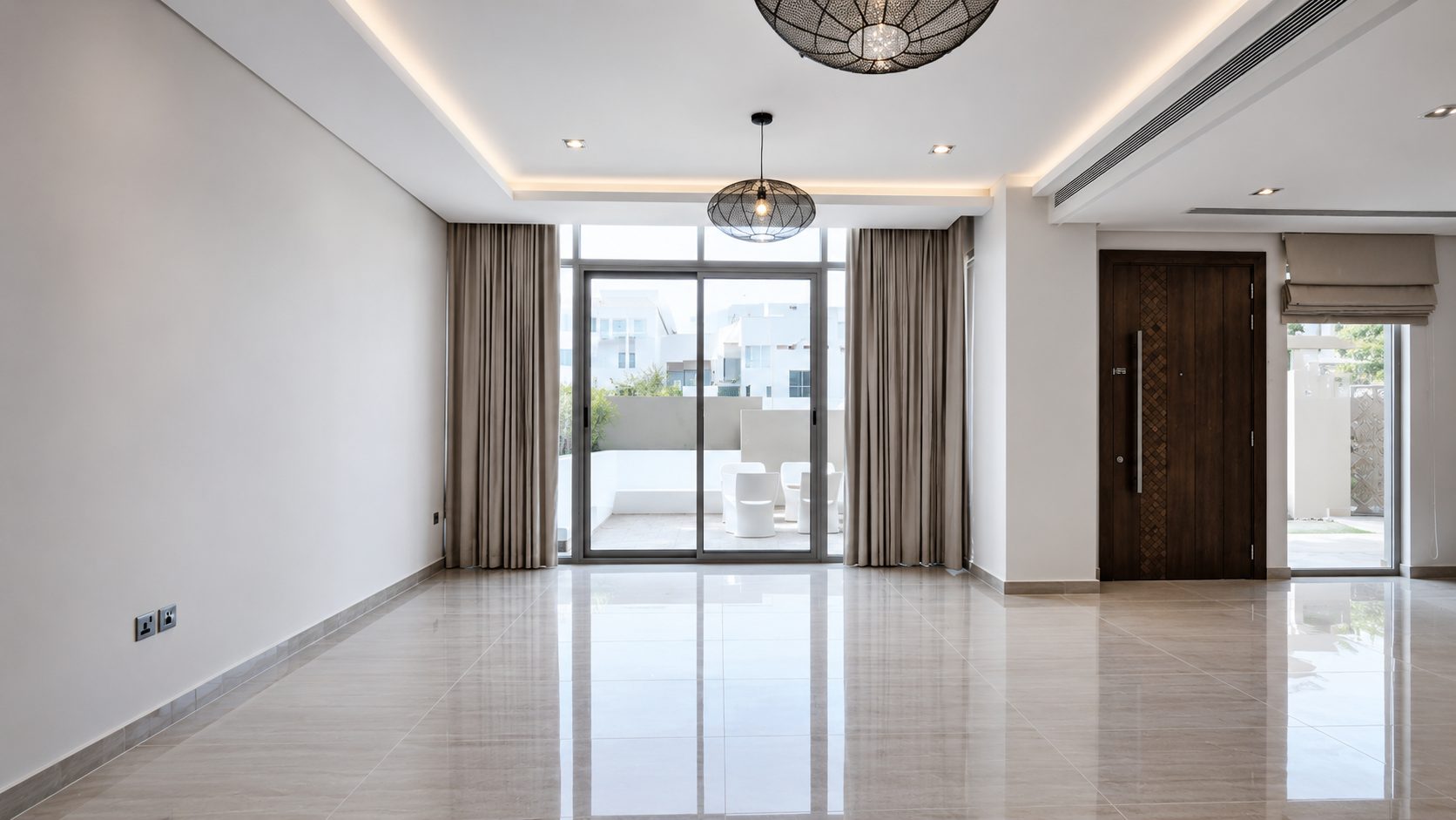Four-Bedroom Townhouse with Shared Pool and Gym