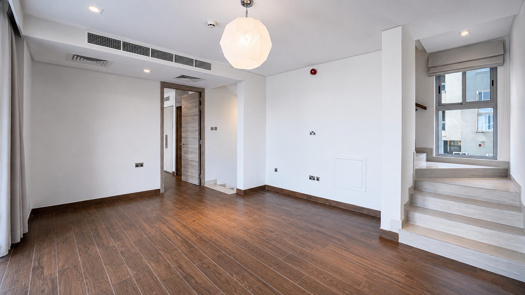 Four-Bedroom Townhouse with Shared Pool and Gym