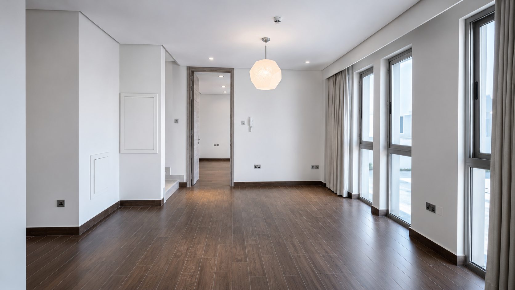 Four-Bedroom Townhouse with Shared Pool and Gym