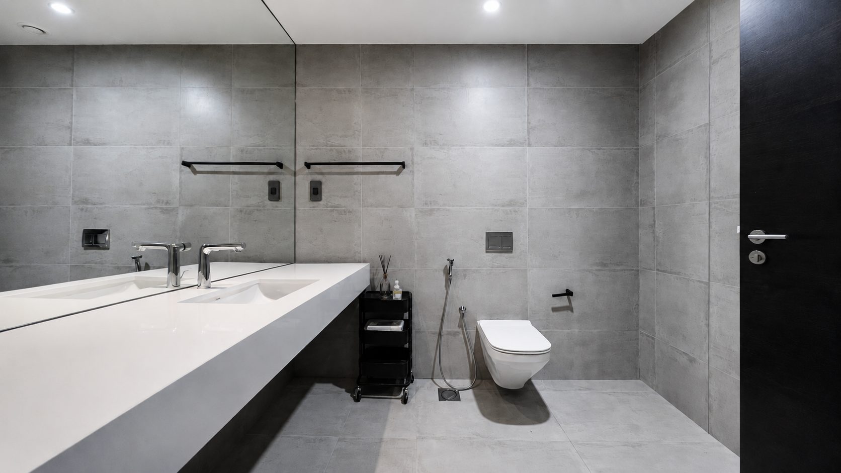 Two-Bedroom Apartment with Three Bathrooms