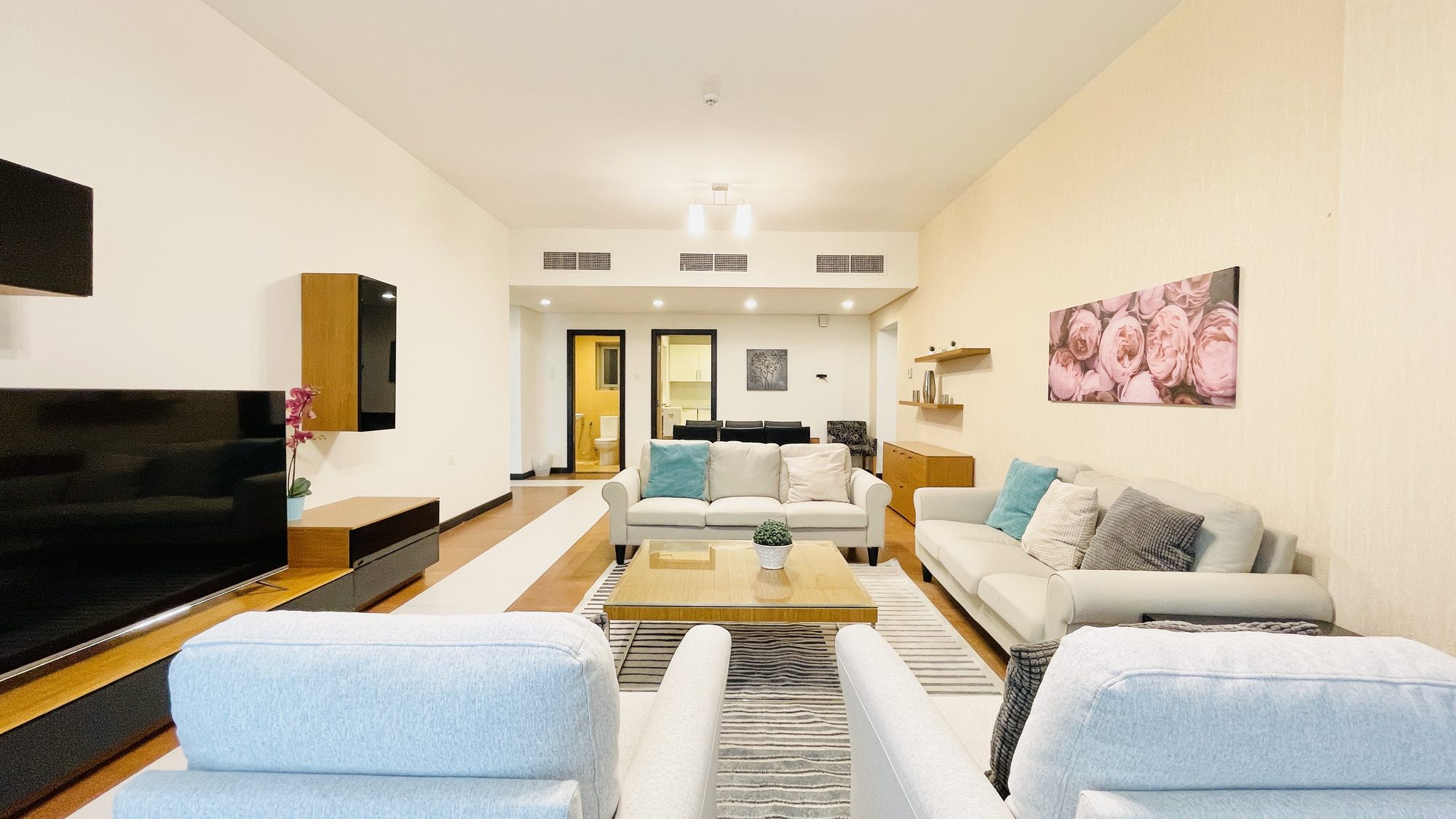 Three-Bedroom Apartment with Pool and Gym