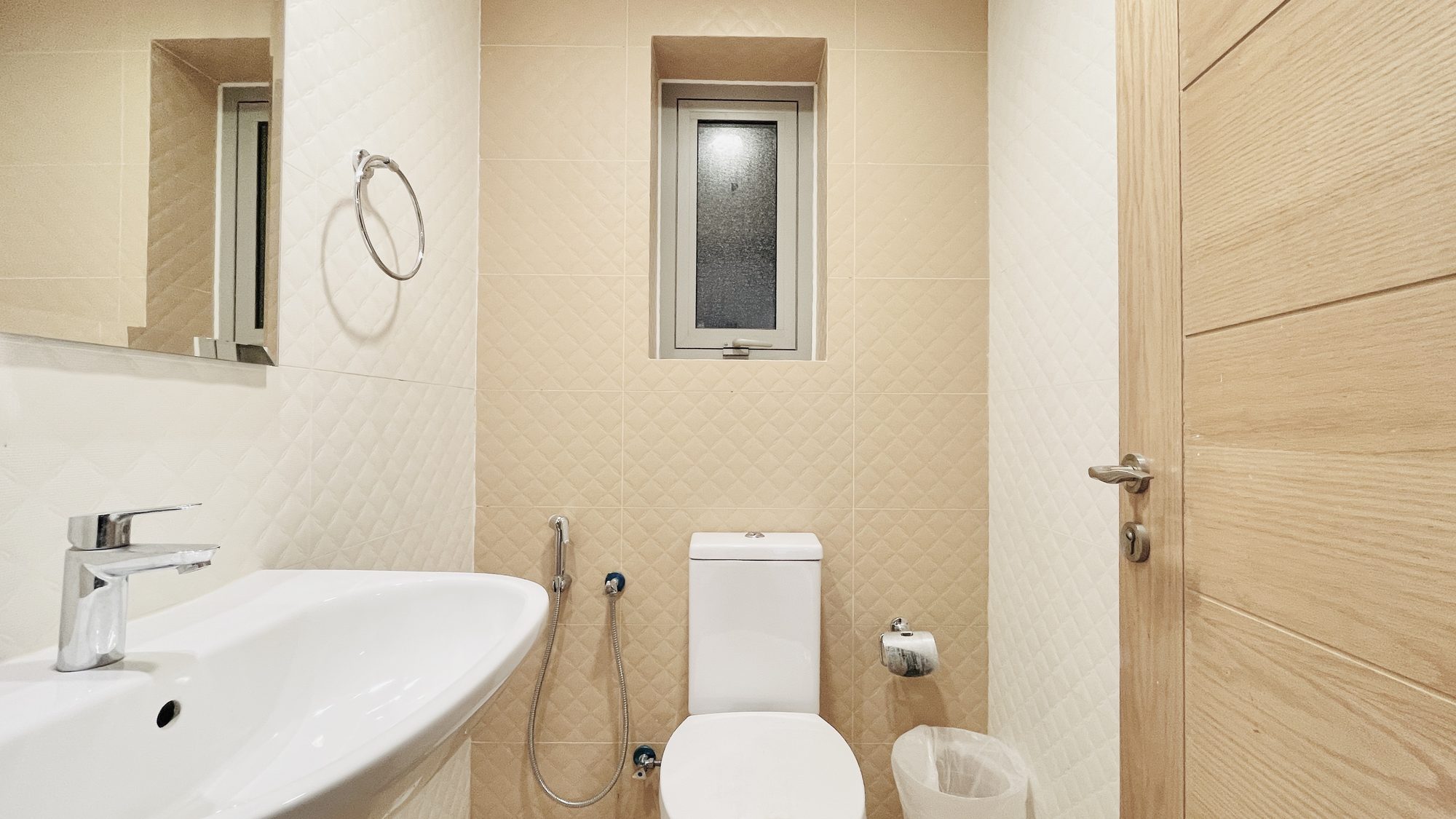 Three-Bedroom Apartment with Pool and Gym