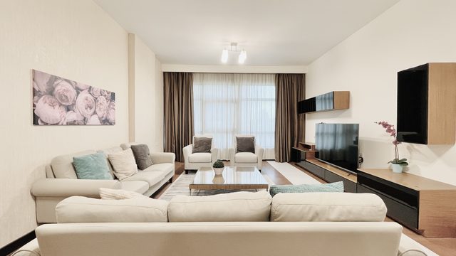 Three-Bedroom Apartment with Pool and Gym