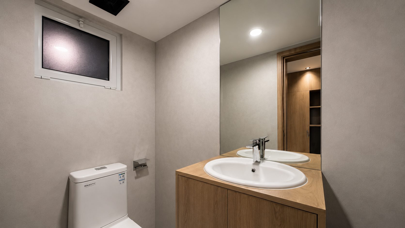 3-Bedroom Apartment with Pool and Gym Access