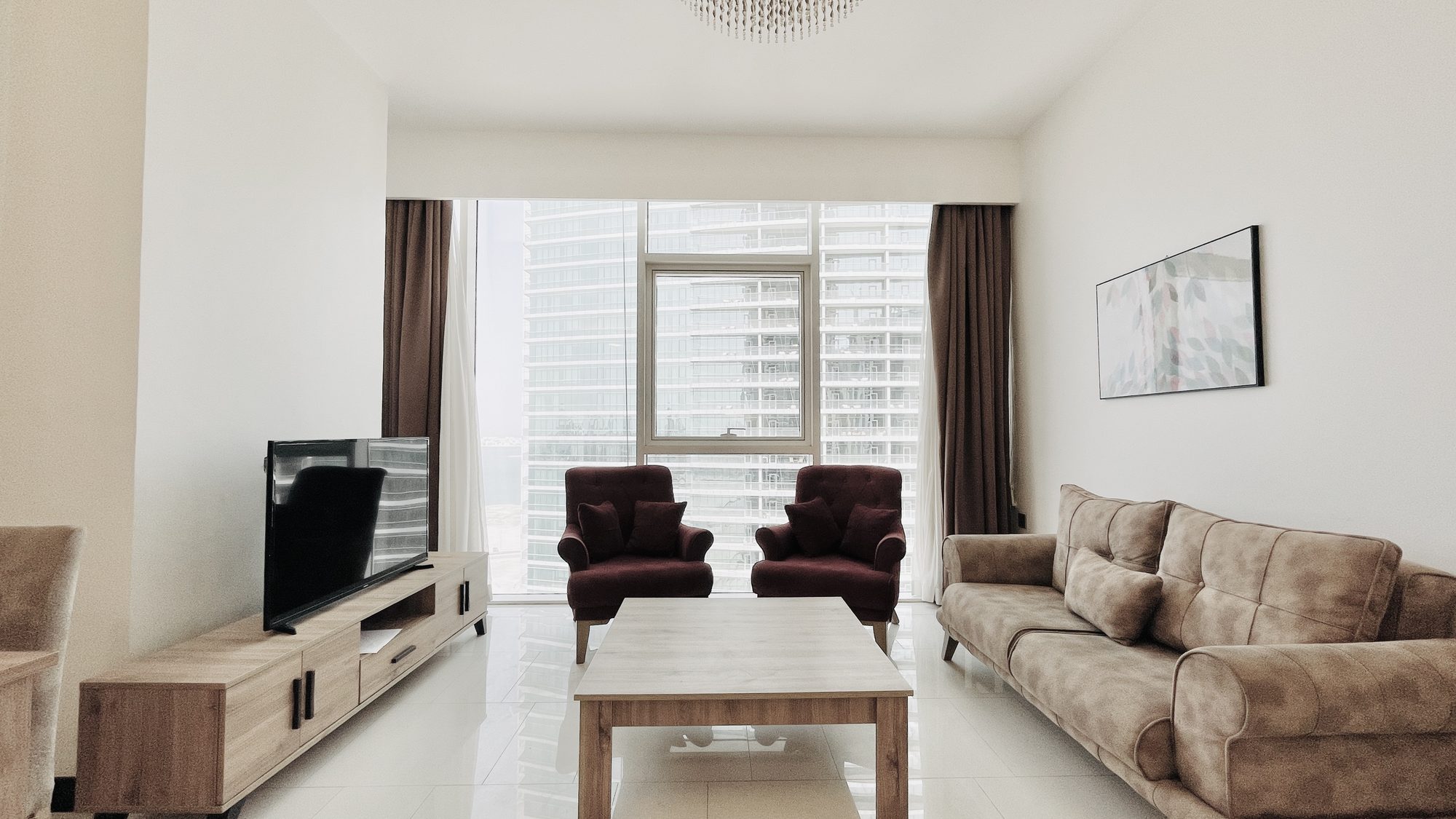 One-Bedroom Apartment with Pool and Gym