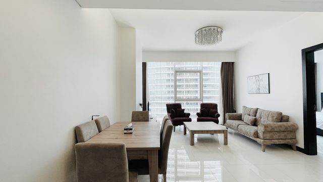 One-Bedroom Apartment with Pool and Gym