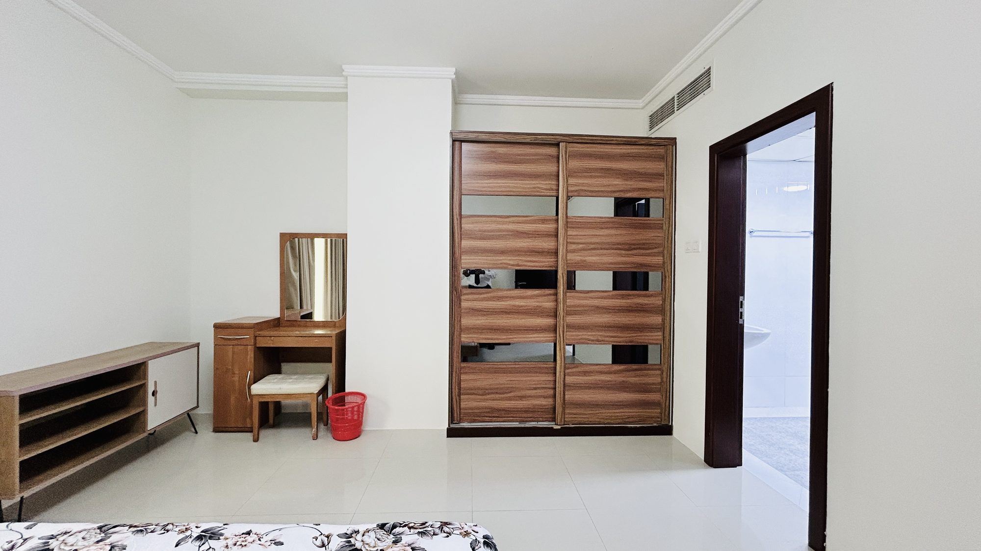 One-Bedroom Apartment with Two Bathrooms