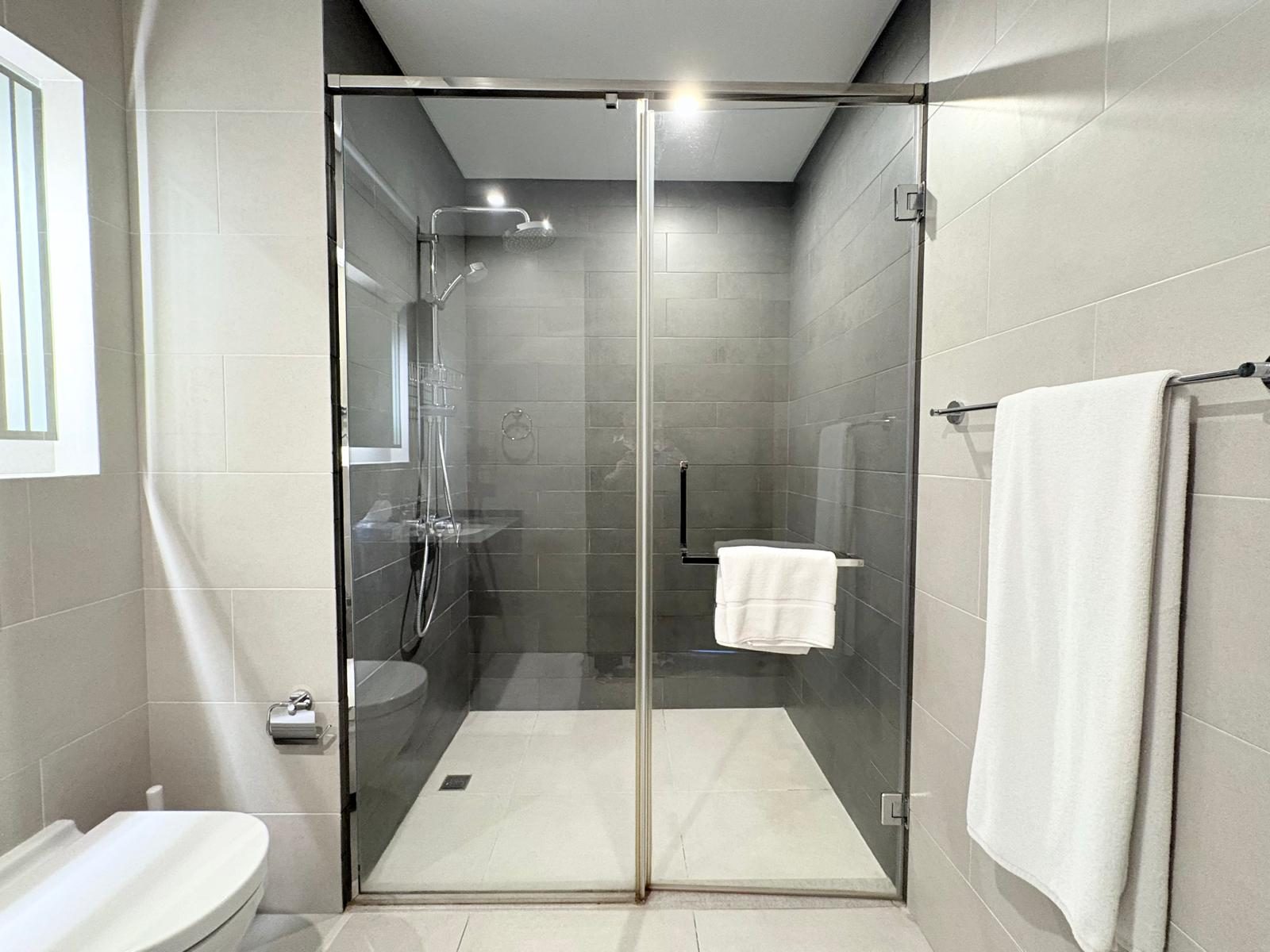 One-Bedroom Apartment with Two Bathrooms