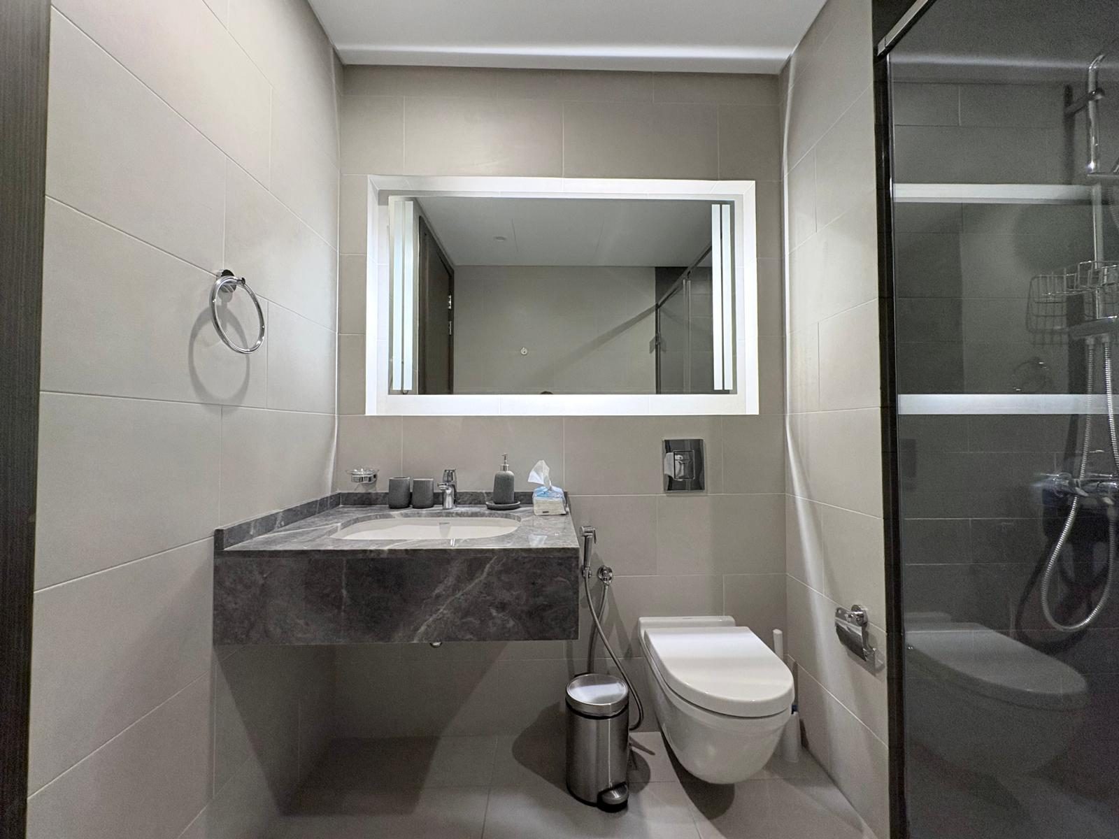 One-Bedroom Apartment with Two Bathrooms